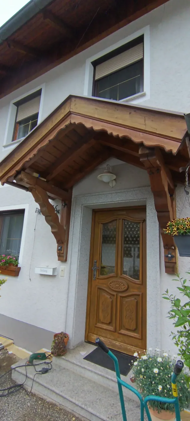 Painted facade and refurbished wooden window frames (3) – A&G Premium Service, Salzburg