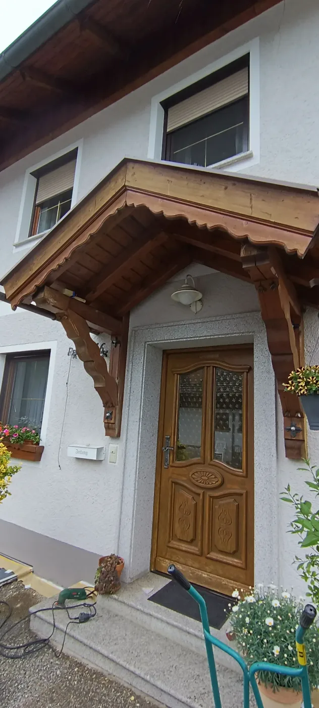 Painted facade and refurbished wooden window frames (4) – A&G Premium Service, Salzburg