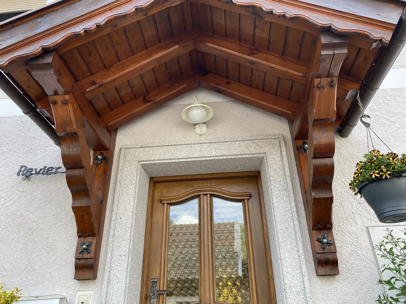 Painted facade and refurbished wooden window frames (12) – A&G Premium Service, Salzburg