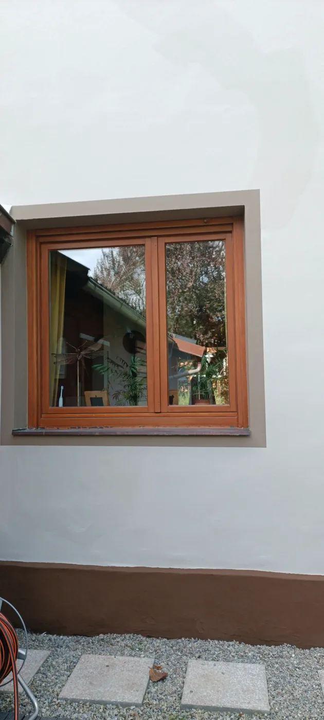 Modern facade with colour accents on windows and plinth (14) – A&G Premium Service, Salzburg