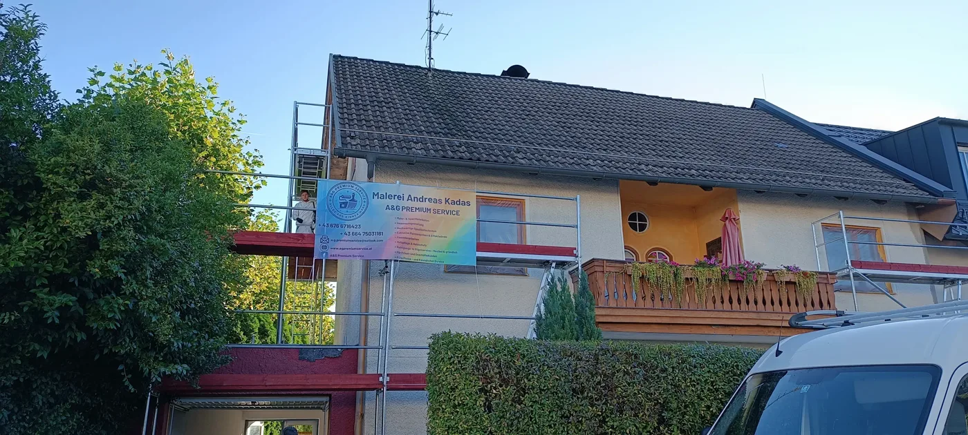 Modern facade with colour accents on windows and plinth (32) – A&G Premium Service, Salzburg